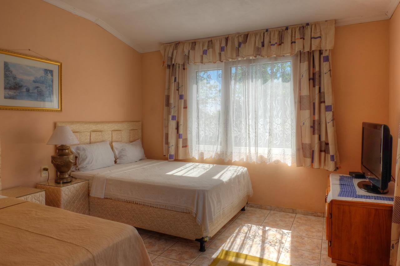 Hotel Independencia Екстер'єр фото